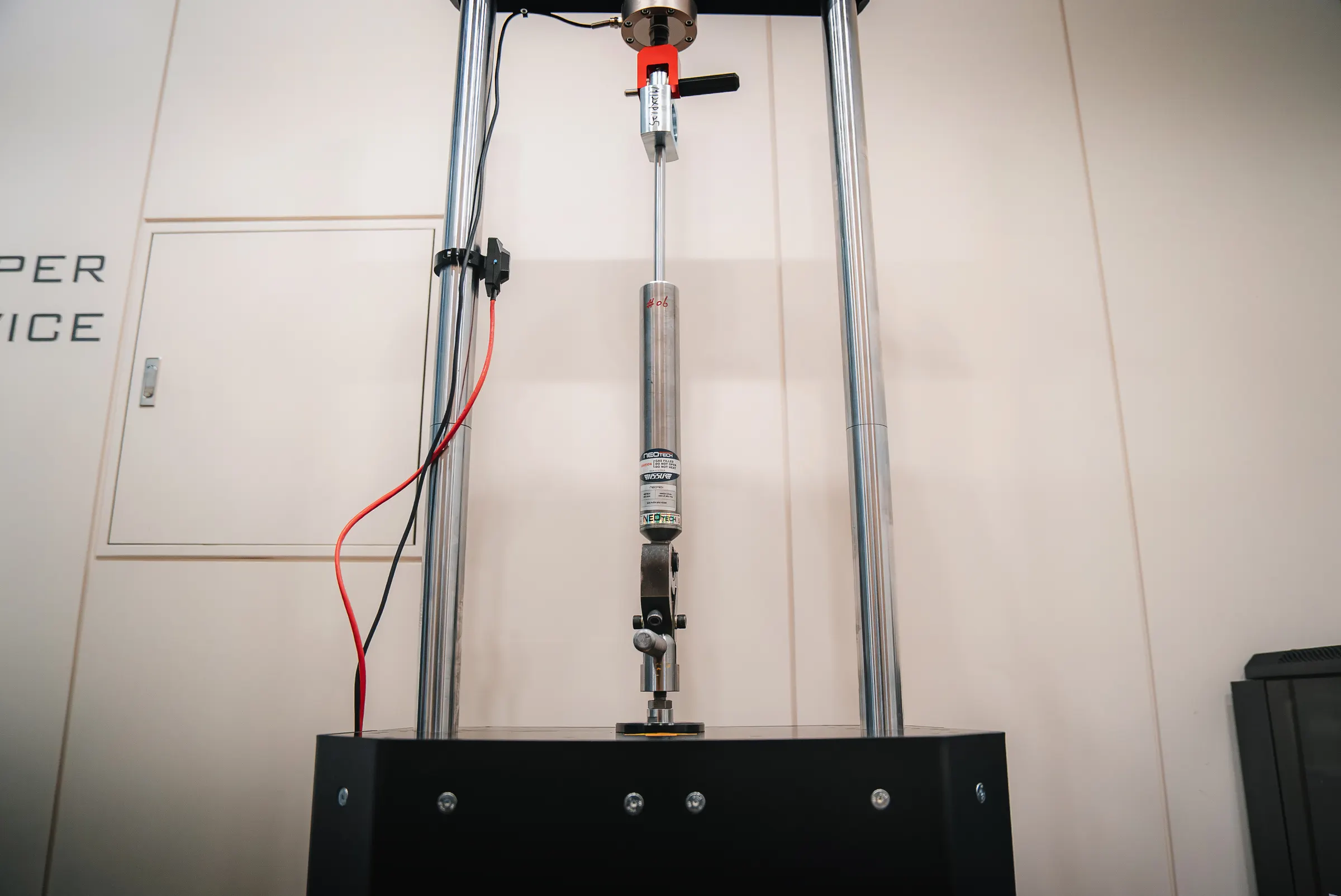 EMA damper dynamometer in the Neotech lab